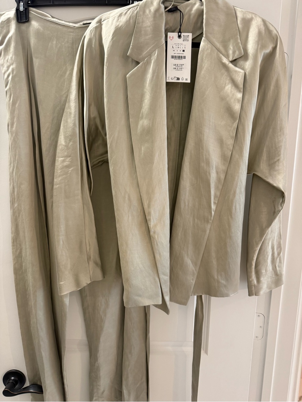 *NEW* Zara Sage Green Satin Blazer with Matching Belt and matching satin pants - Picture 3 of 5